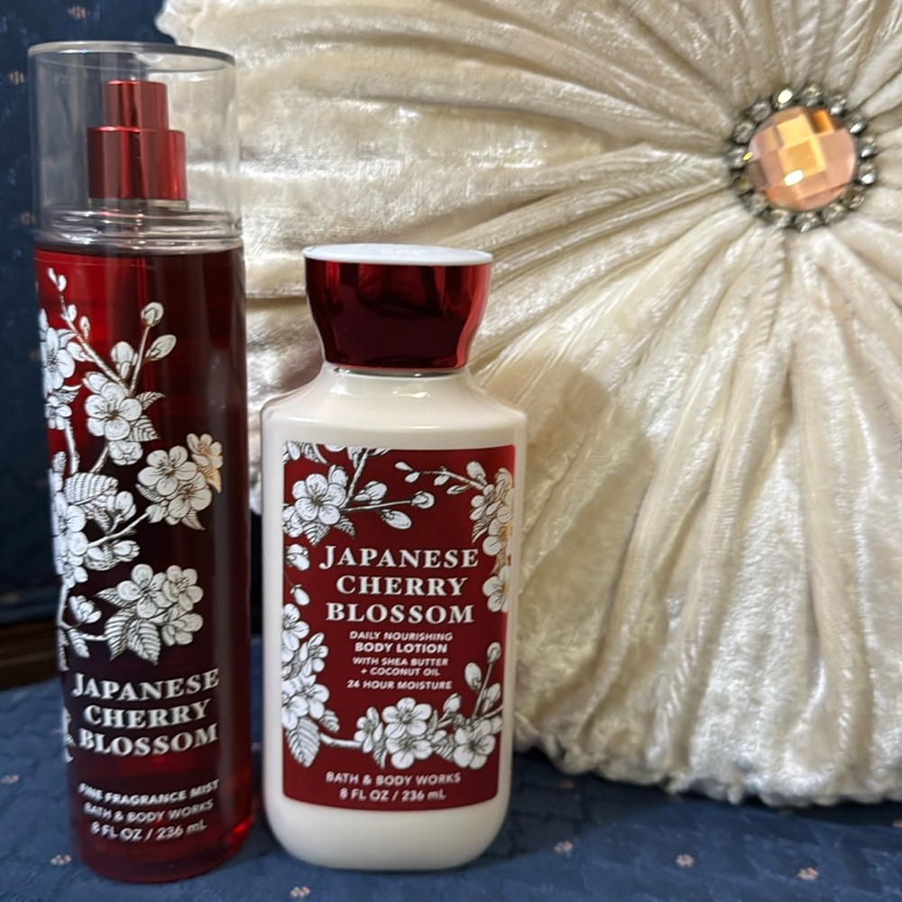 BATH & BODY WORKS SET. . . JAPANESE CHERRY BLOSSOM SCENT - Picture 1 of 6